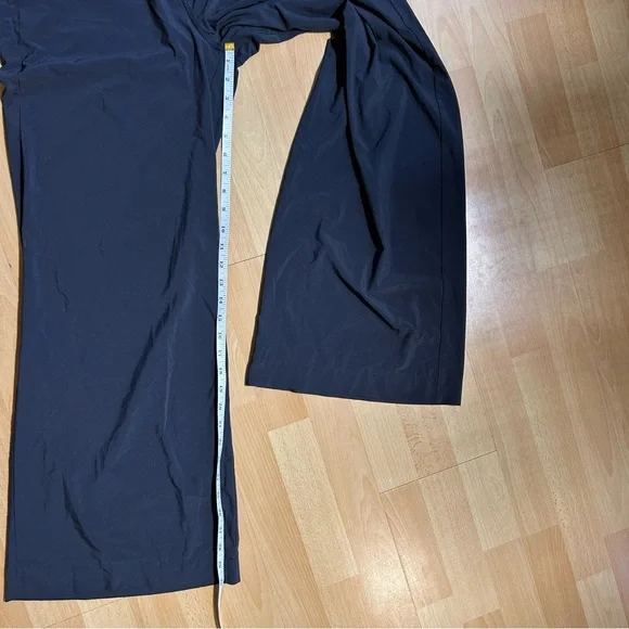 Vuori Villa Wideleg Pant in Black Flowy Wrinkle Resistant Athleisure Lounge - Picture 14 of 14